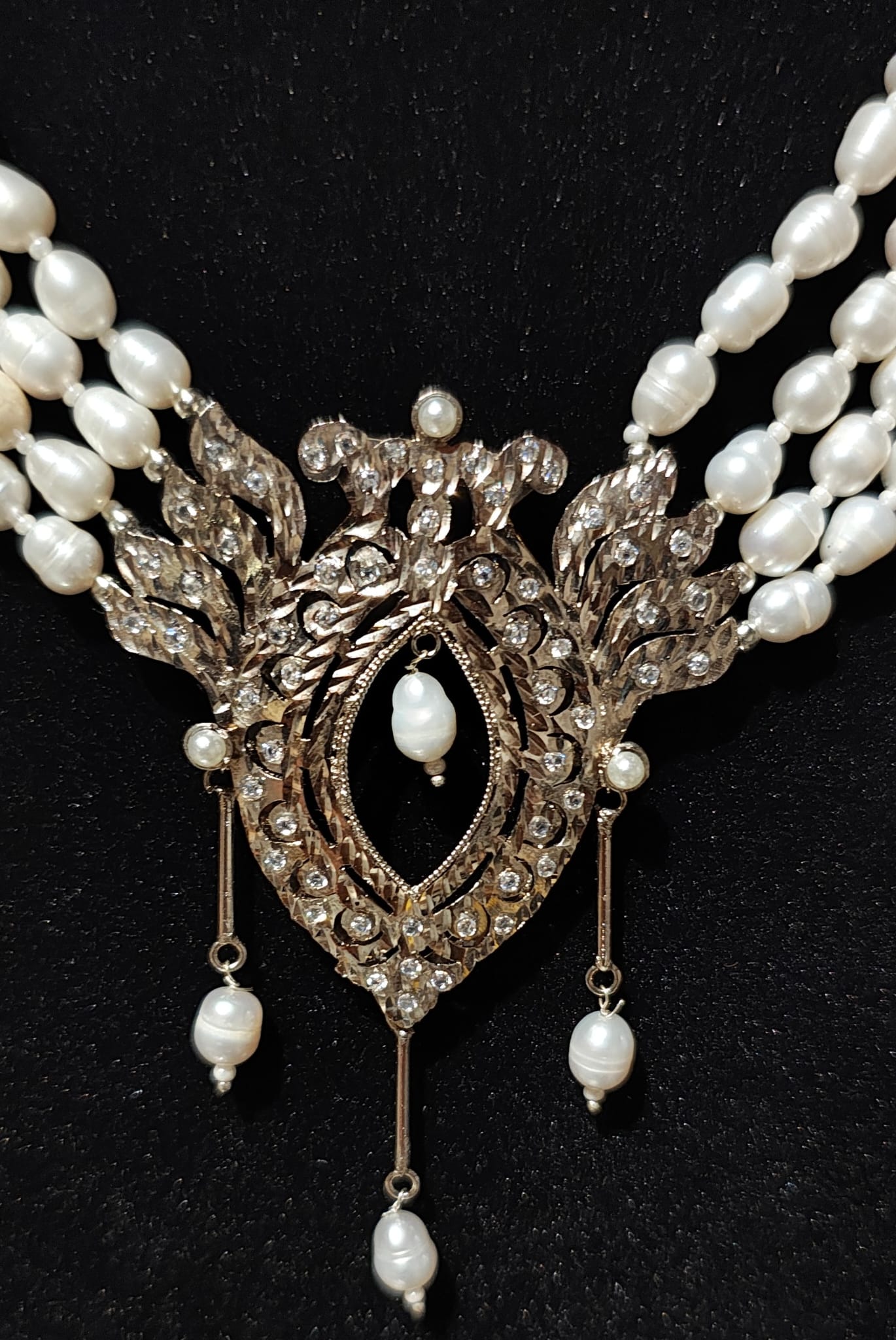 timeless elegant necklace (original mother of pearls) timeless elegant necklace (original mother of pearls)
