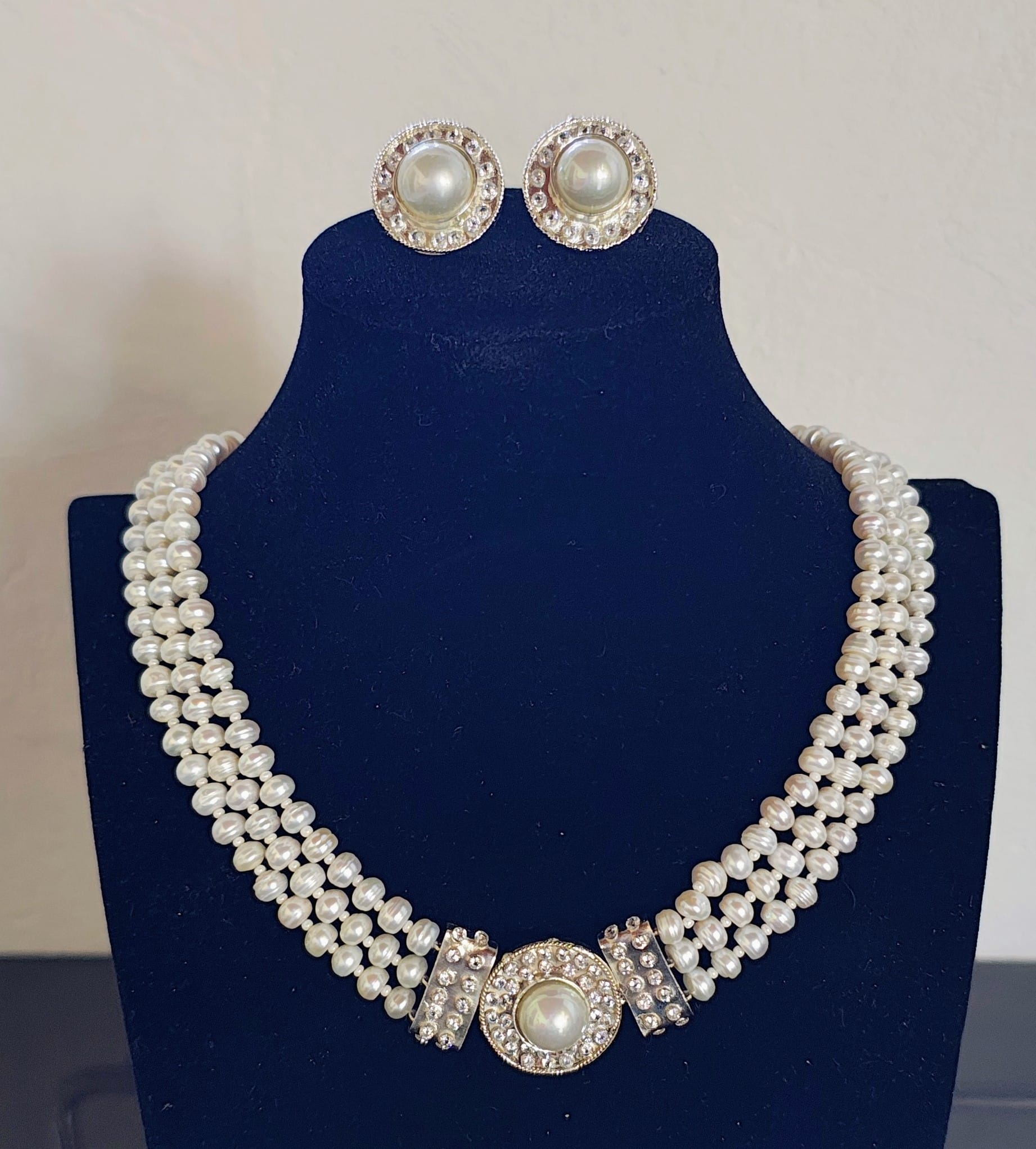 freshwater (mother of pearl) white necklace freshwater (mother of pearl) white necklace